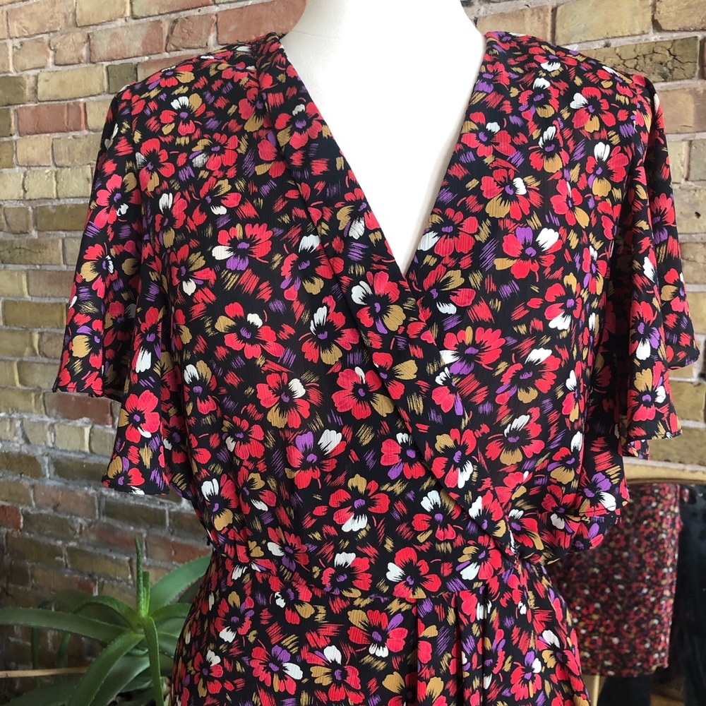 Beautiful 80s does 40s butterfly flutter sleeve dress pansies print